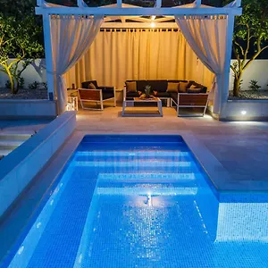 https://apartments-and-studio-giovanni.hotels-in-trogir.com